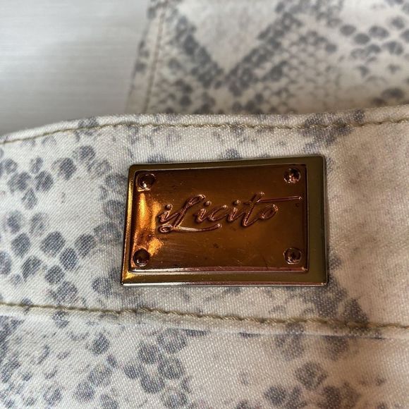 iLicito Jeans Wear Authentic Collection White Gray Snakeskin Print Pants Jeans - Picture 9 of 14